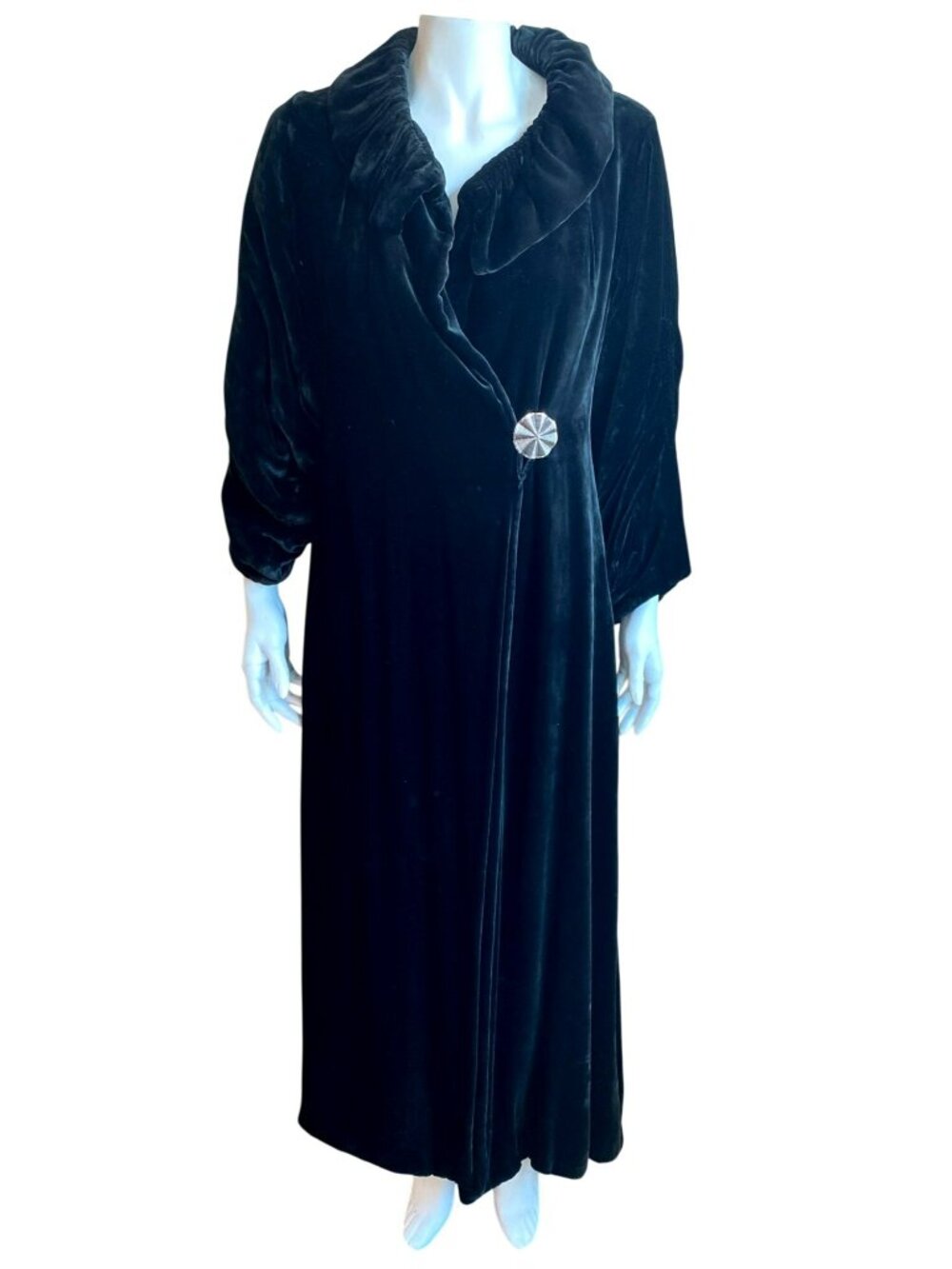 Art Deco Opera Coat Black Velvet Antique Silk Lining Great Buttons Small 1933/34